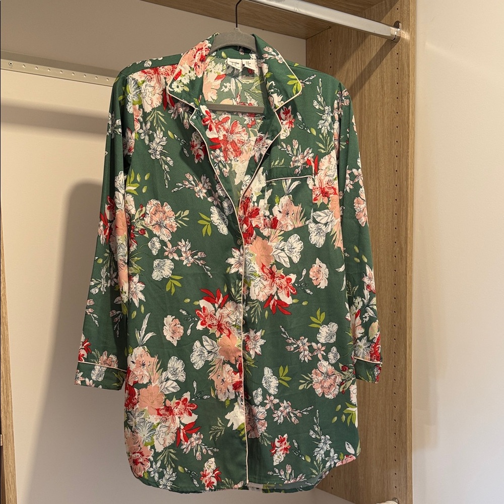 Cupcakes and cashmere Floral Green Women's blouse